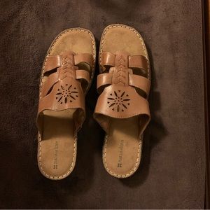 NWOT NATURALIZER LEATHER UPPER CUT-OUT SANDALS SIZE 10